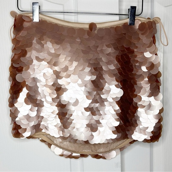 Alice + Olivia RUBI PAILLETTE MICRO SKIRT in Pearl Blush Pink Size 8 - Picture 6 of 13